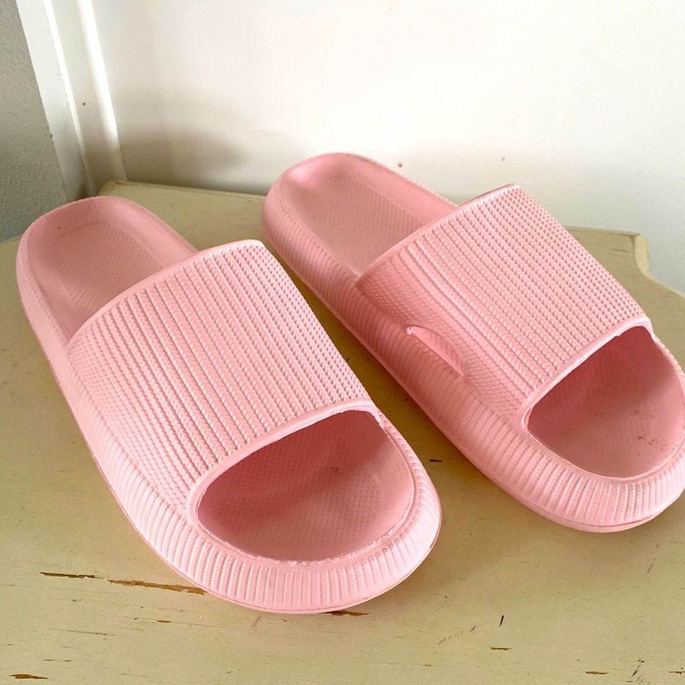 Cloud Slides Pink 8.5-9.5 🩷